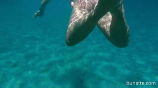 Svømming med min butt plug i havet