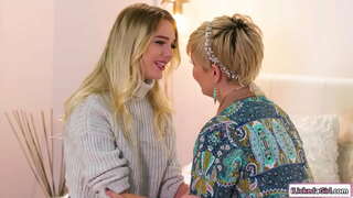 Big titted milf kaihe mitikia e te iti tuwha tamaiti moe wahine