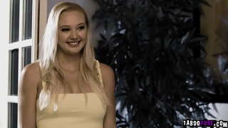 Milf Lauren Phillips και horny teen Paisley Porter τη λήψη στροφές ιππασία Πουλί Chibbles τεράστιος άνθρωπος κρέας