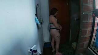 Vă invit să intre în casă la o casă de carne și mi-o trage, ca o cățea urmăriți până la sfârșitul anului