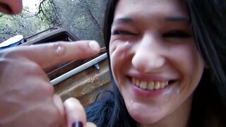 ĸ�莎的辣妹得到了她的大屁股在树林里