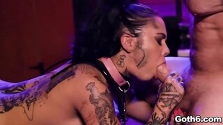 Sexy goth slampa Genevieve Sinn izpaužas ANĀLAIS