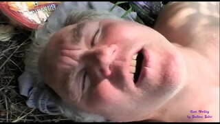 Шлюха үткәндәге кебек, ике карт трахаются табигатьтә һәм аларга кушыла